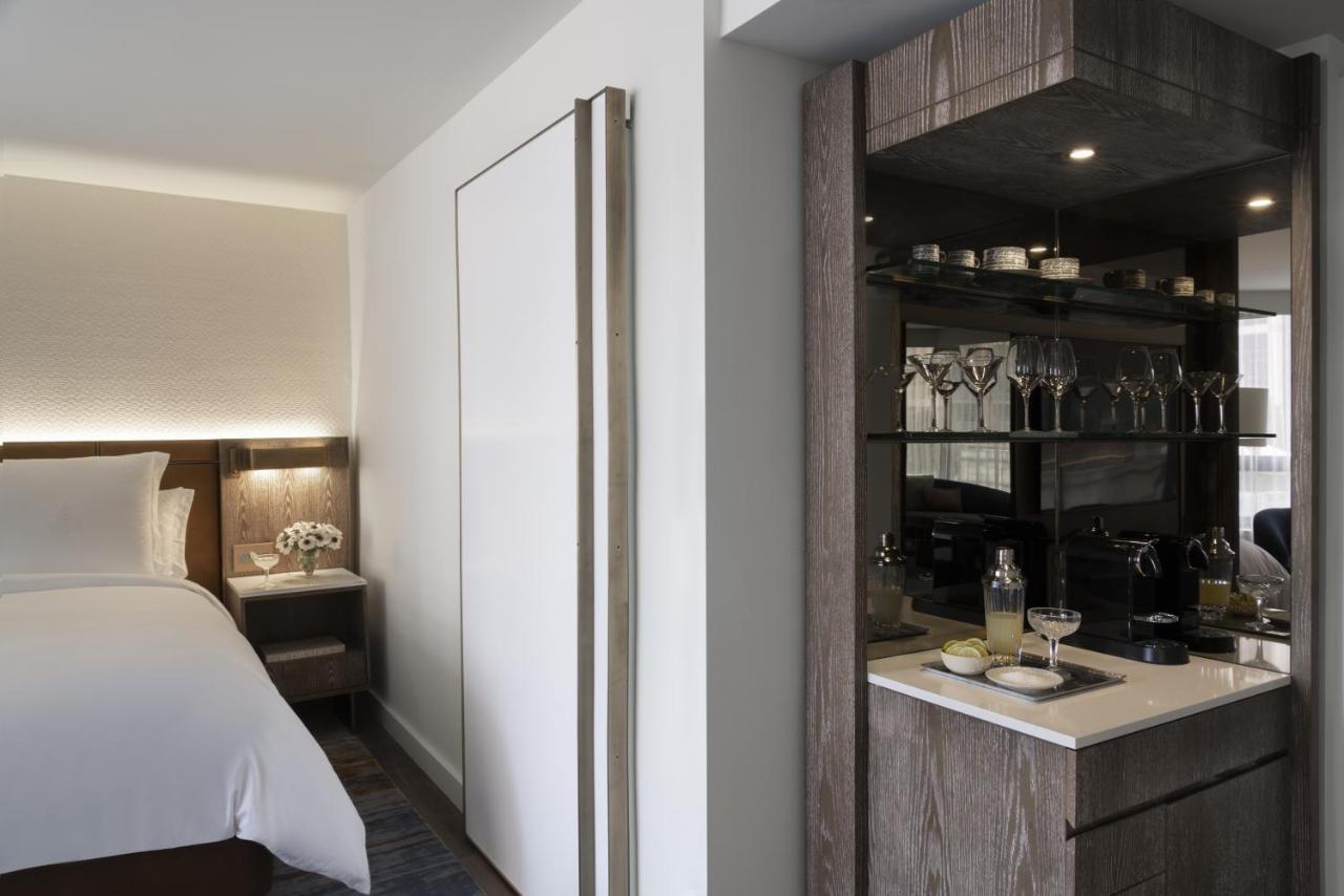 Corner King Room at Four Seasons Hotel Houston