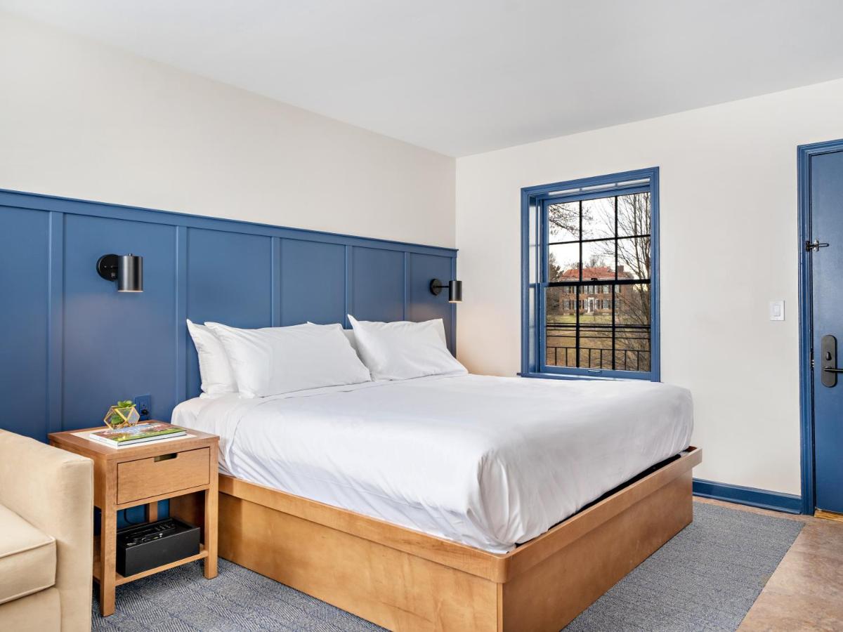Superior King Room at Bardstown Motor Lodge