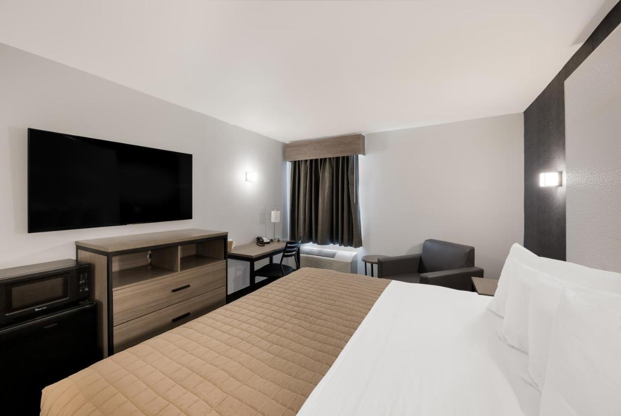 Deluxe King Room at Essence Express Wayne