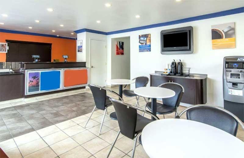 | Beachside Inn