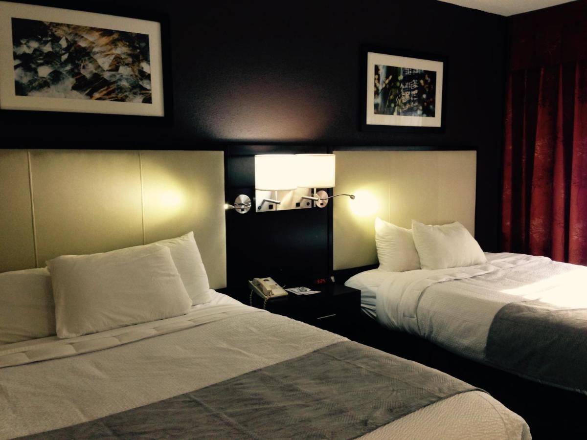 Deluxe Queen Room with Two Queen Beds at Cherokee Grand Hotel