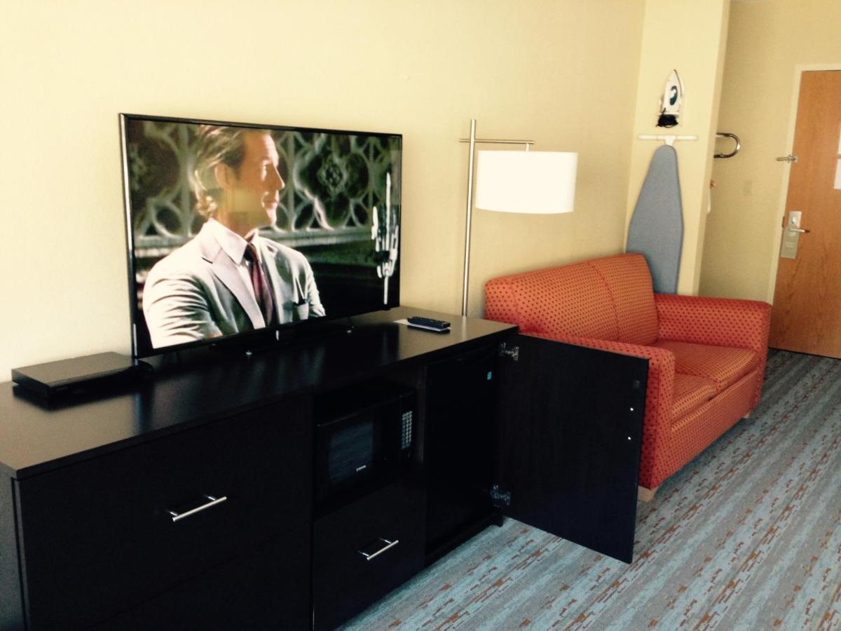 Deluxe King Room at Cherokee Grand Hotel