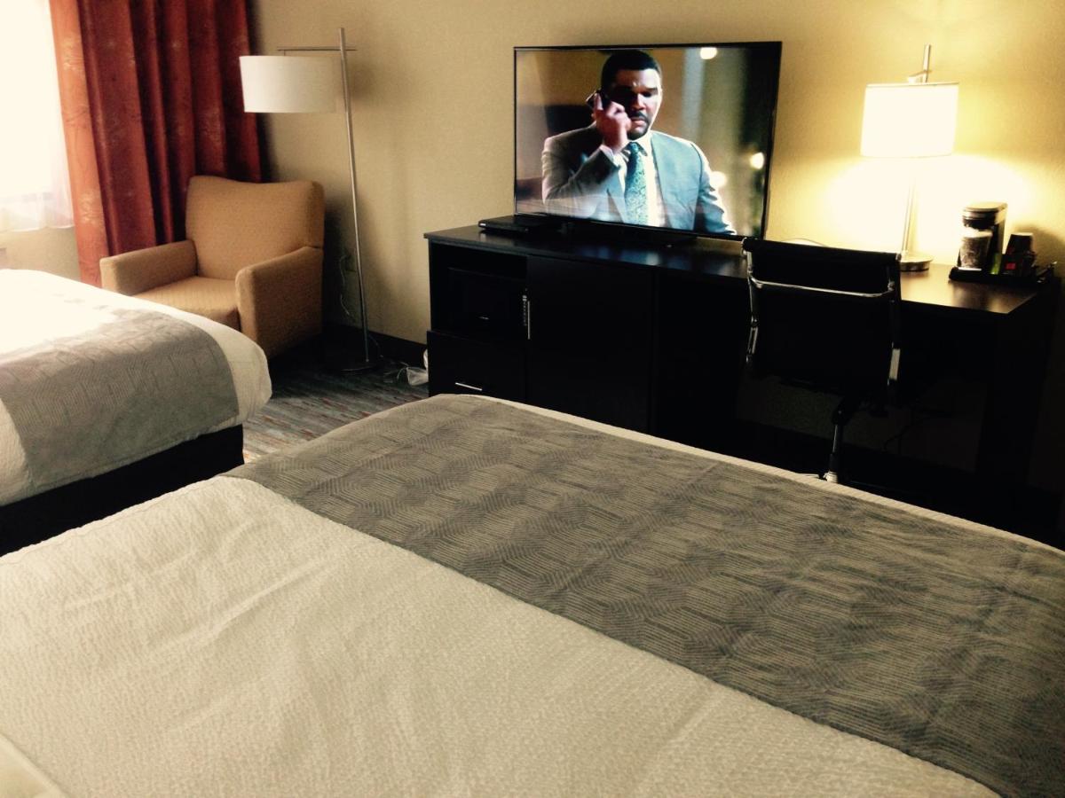 Deluxe Queen Room with Two Queen Beds at Cherokee Grand Hotel