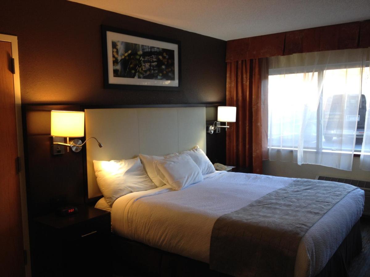 Deluxe King Room at Cherokee Grand Hotel