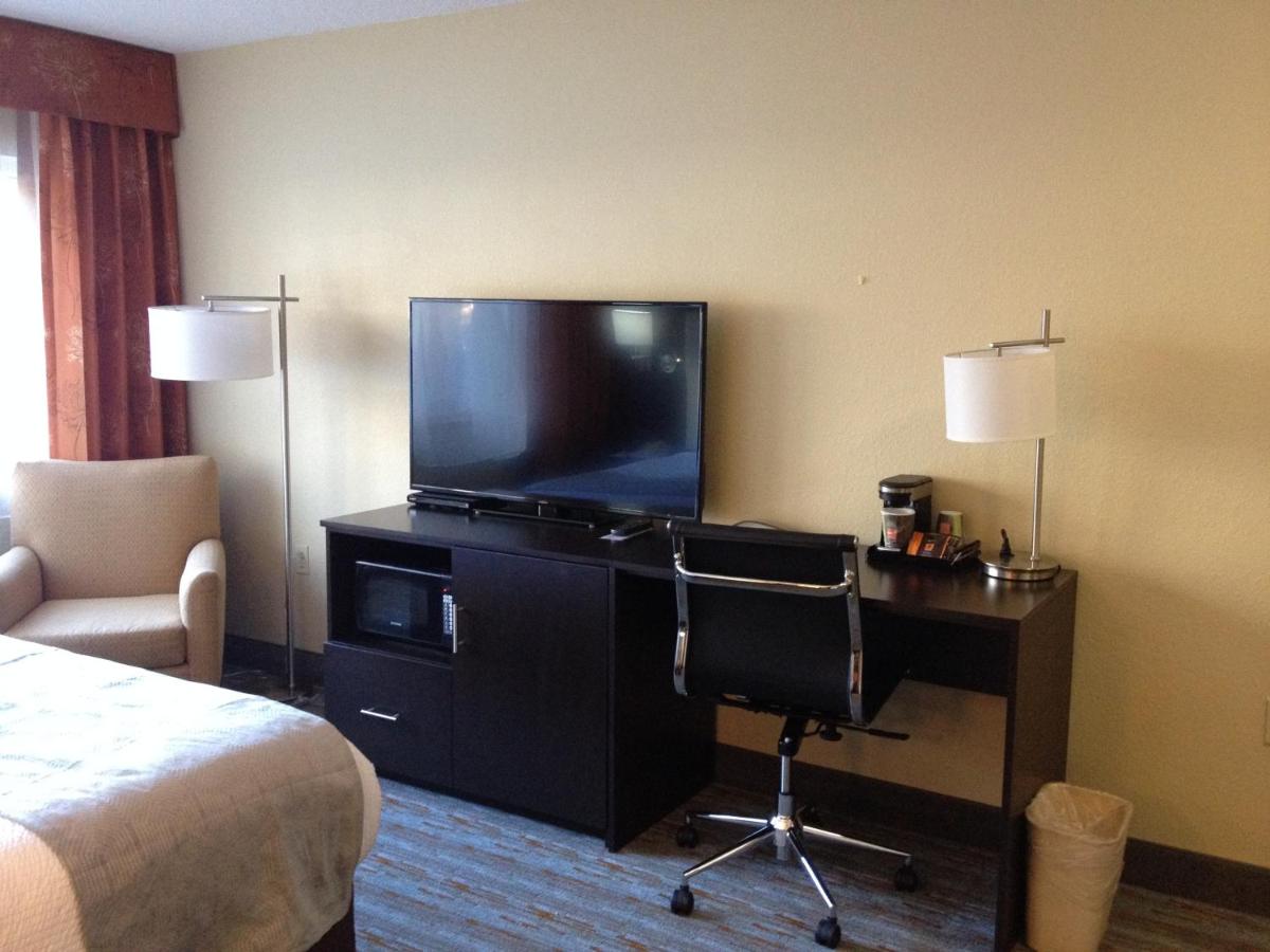 Deluxe Queen Room with Two Queen Beds at Cherokee Grand Hotel