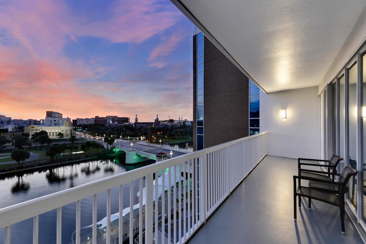 River View Corner King with Balcony at Hotel Tampa Riverwalk