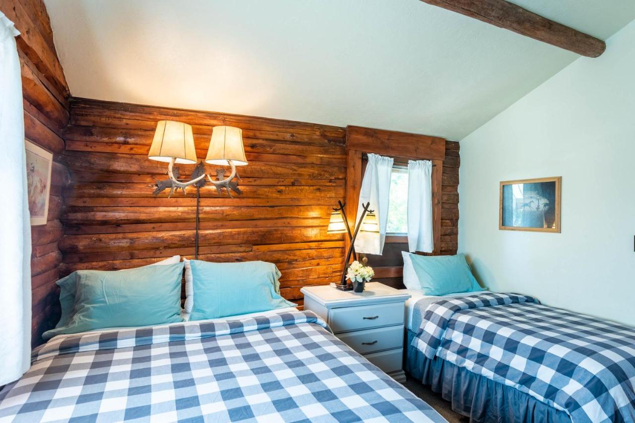 | Log Cabin Motel