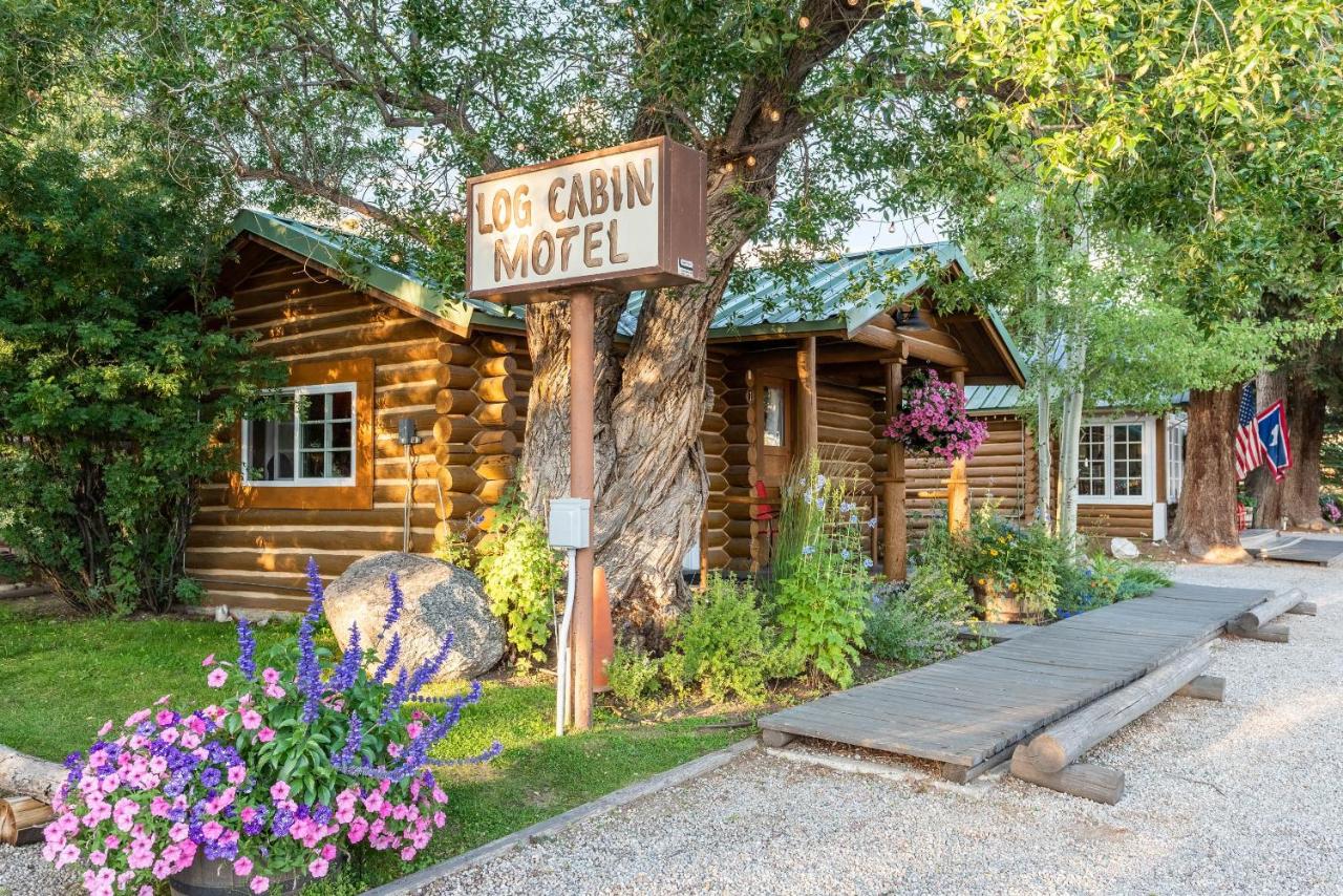| Log Cabin Motel