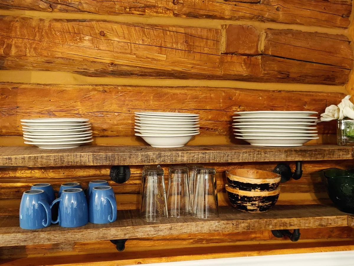 | Log Cabin Motel
