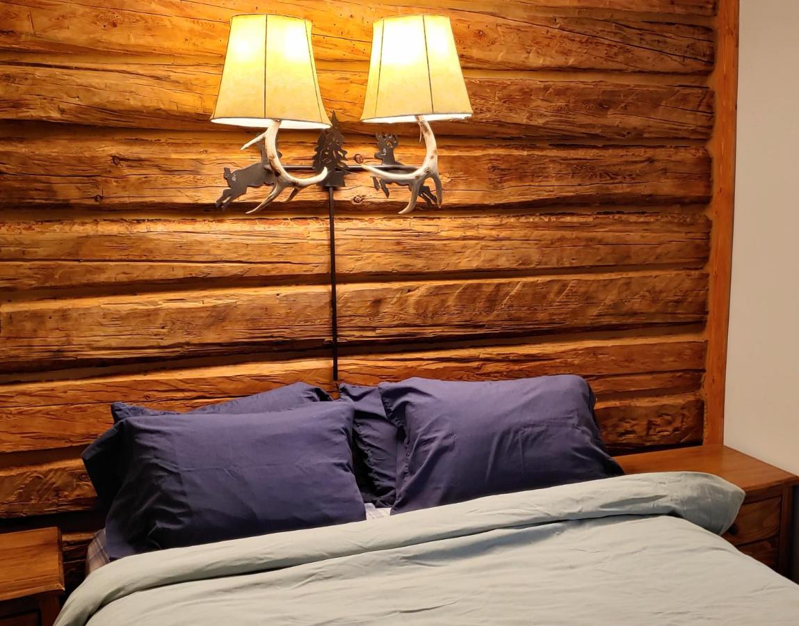 | Log Cabin Motel
