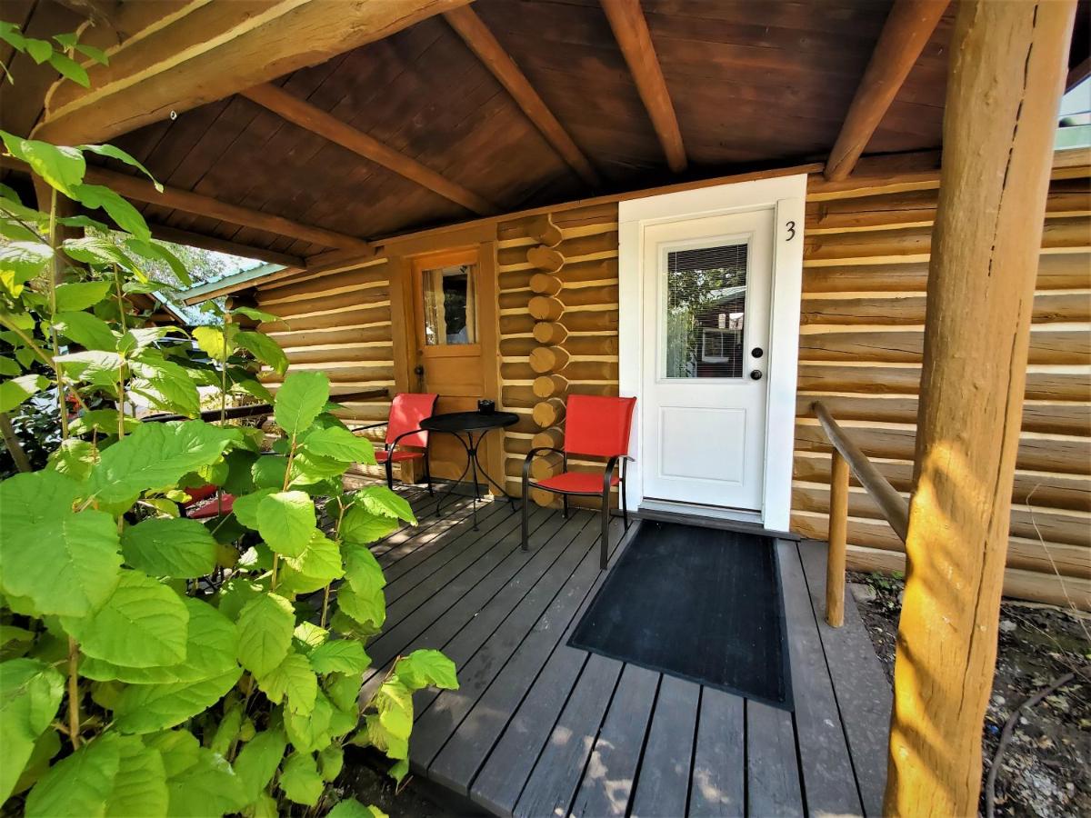 | Log Cabin Motel