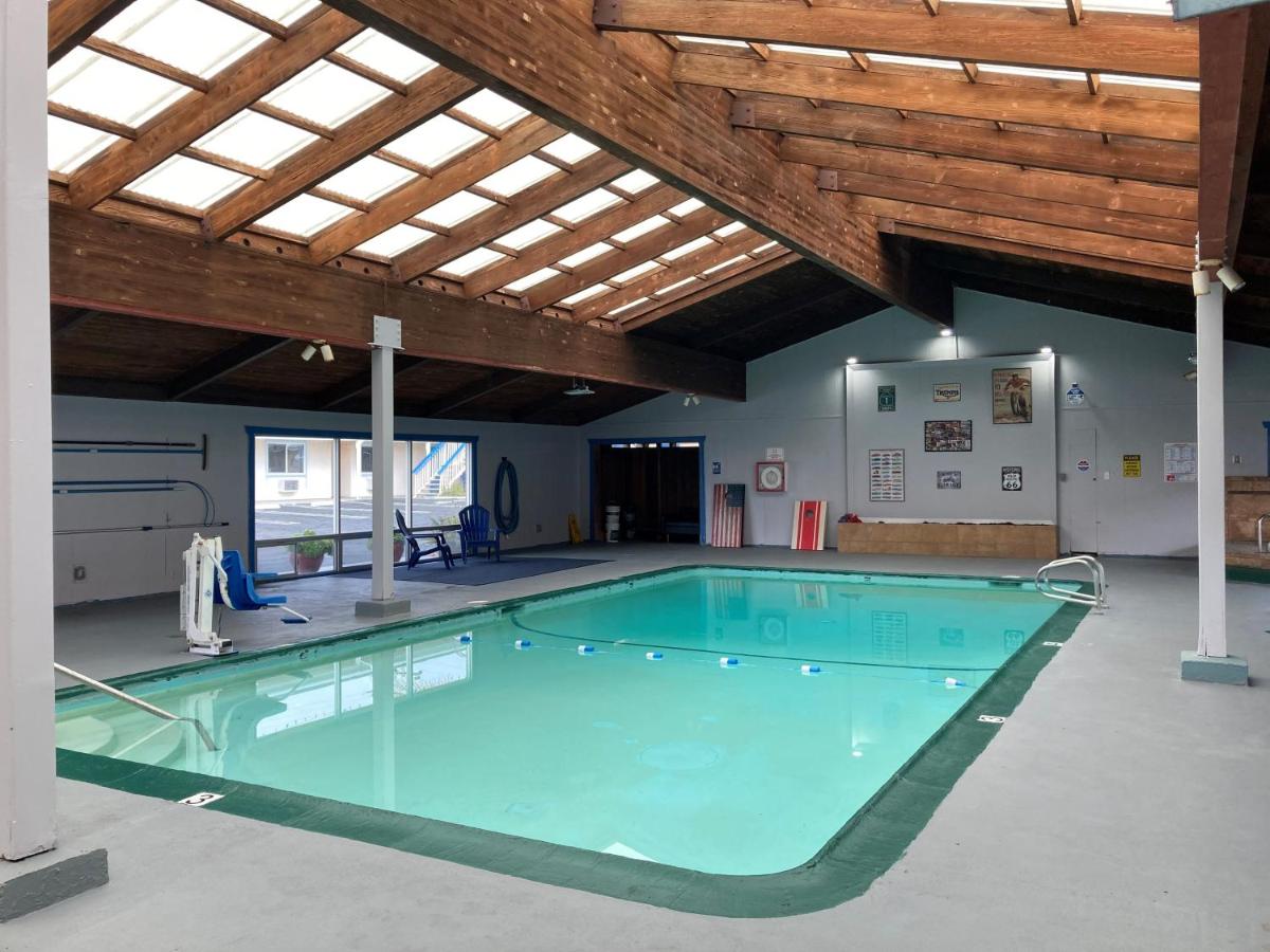 | Coast Riders Inn