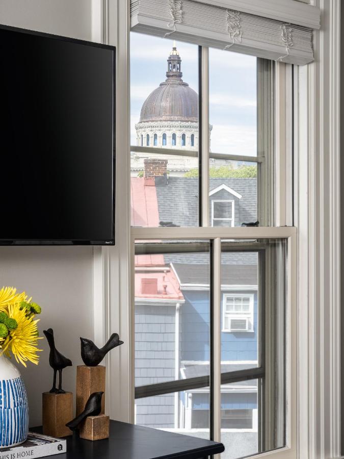 | Flag House Inn