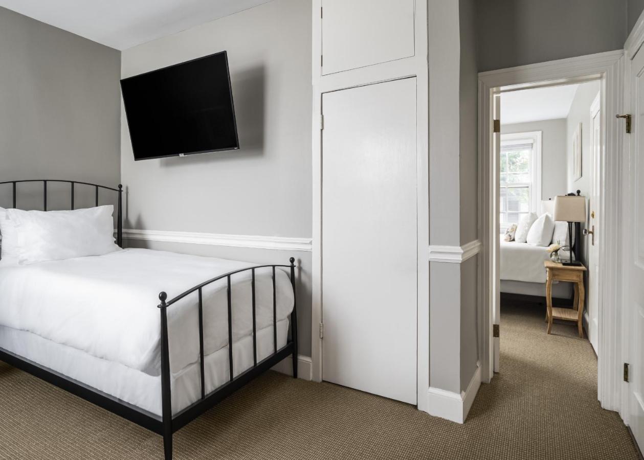 | Flag House Inn
