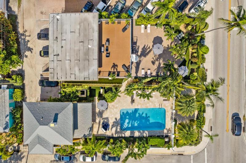 | Capri Inn & Apartments
