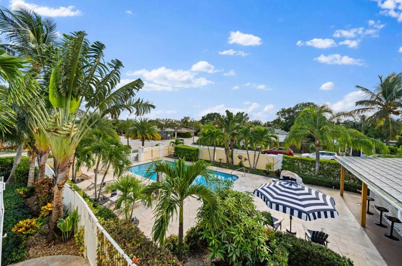 | Capri Inn & Apartments