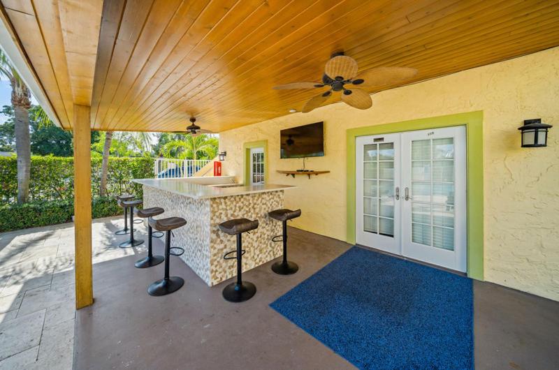| Capri Inn & Apartments