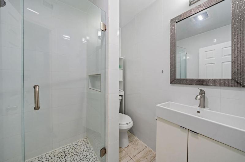 | Capri Inn & Apartments
