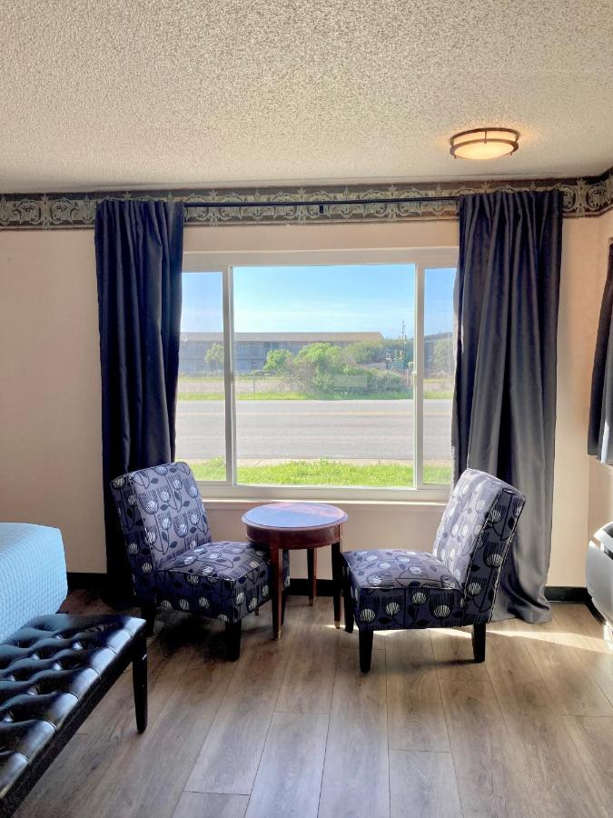 | Coast Riders Inn