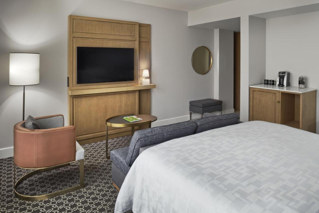 Deluxe King Room at Hotel Teatro