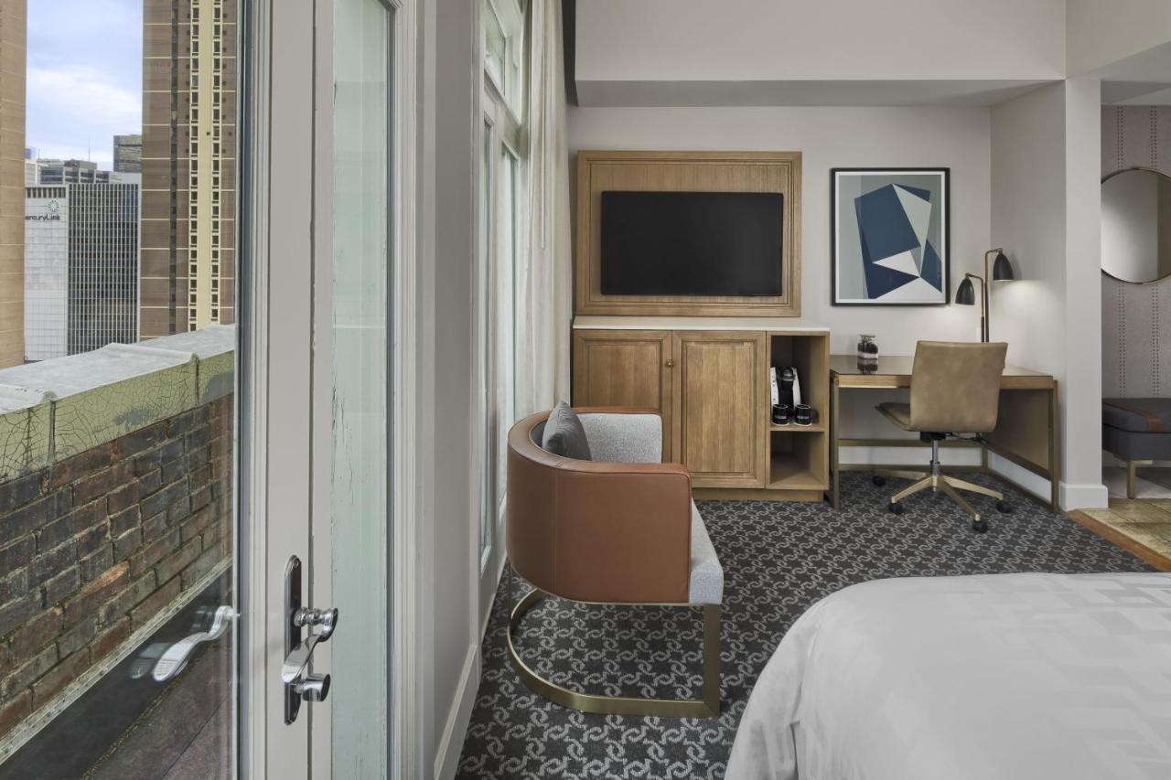 Queen Room with Balcony at Hotel Teatro