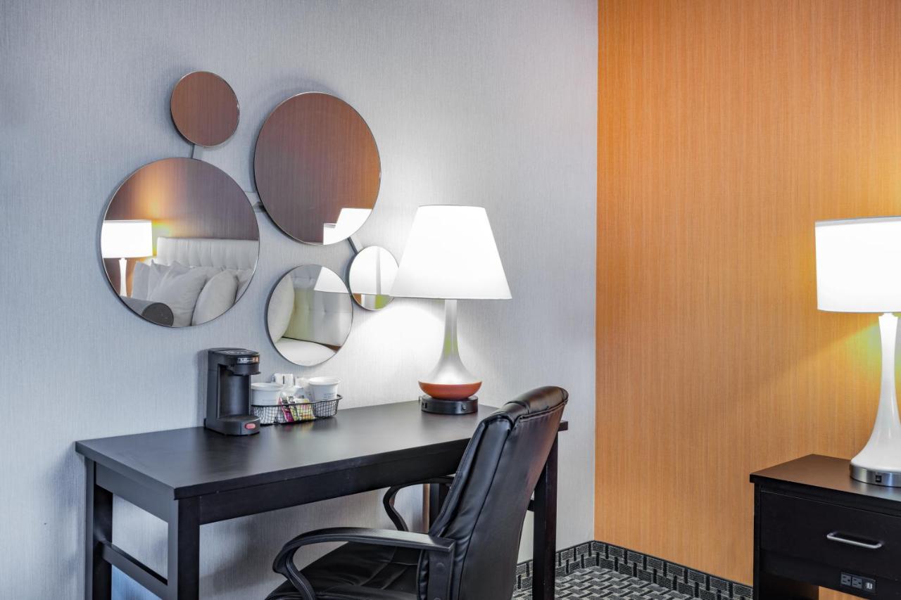 King Room - Non-Smoking at Howard Johnson by Wyndham Lima