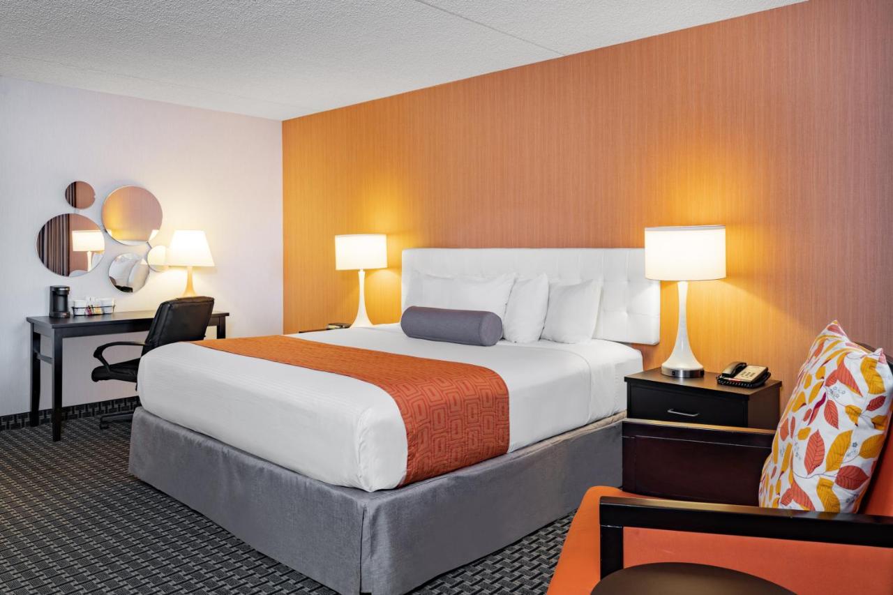 King Room - Non-Smoking at Howard Johnson by Wyndham Lima