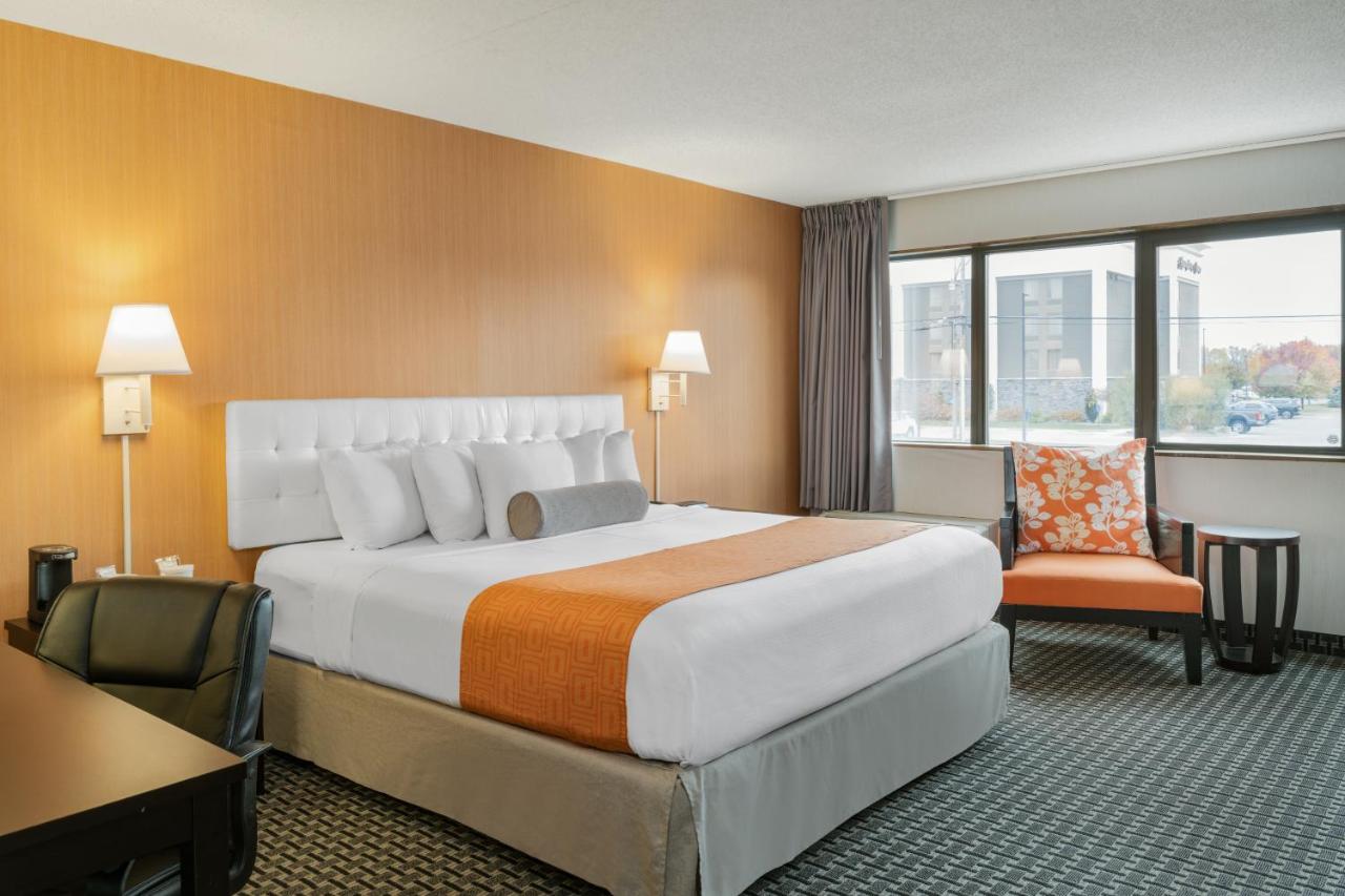 King Room - Non-Smoking at Howard Johnson by Wyndham Lima