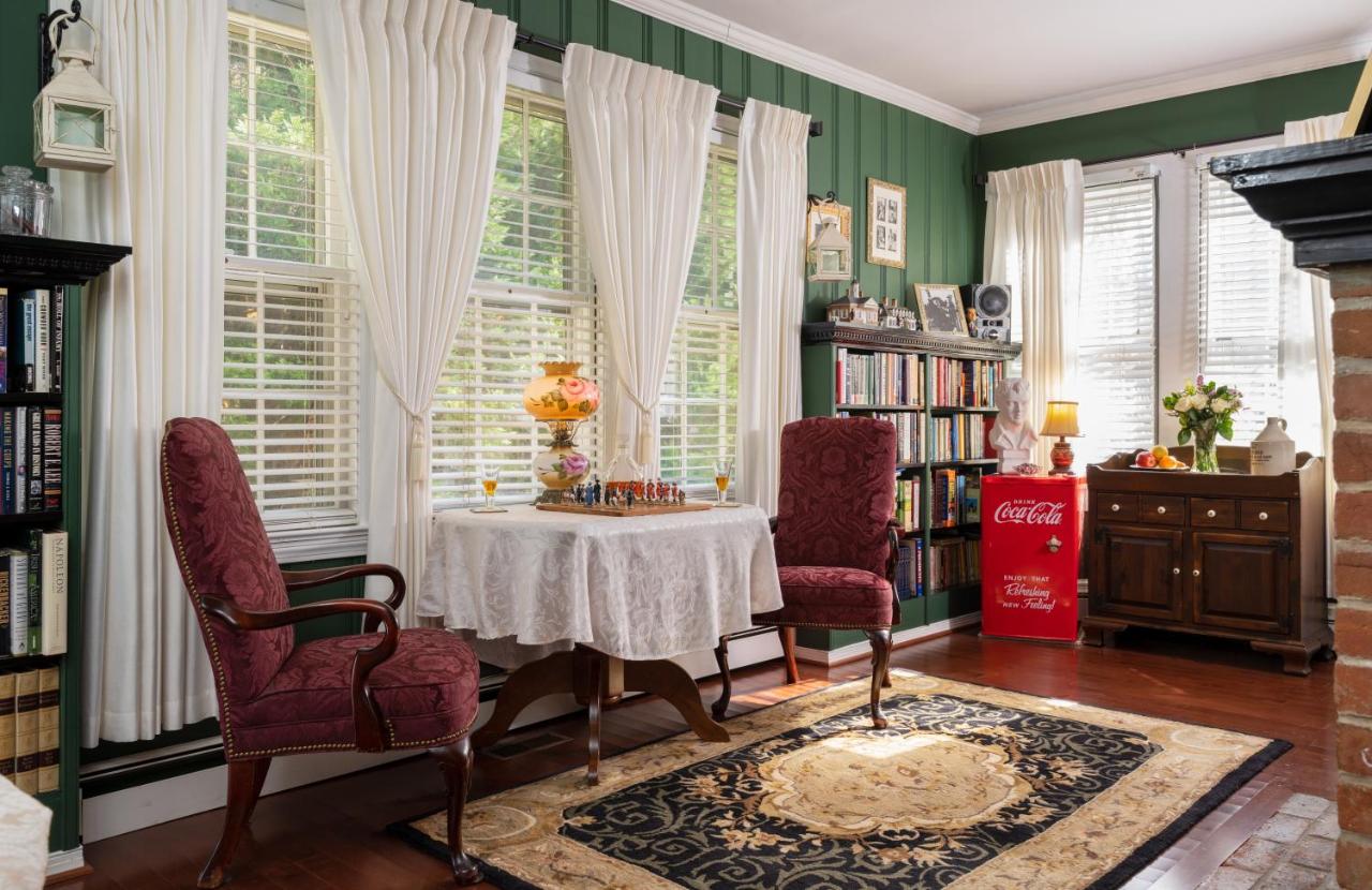 | A Williamsburg White House Inn
