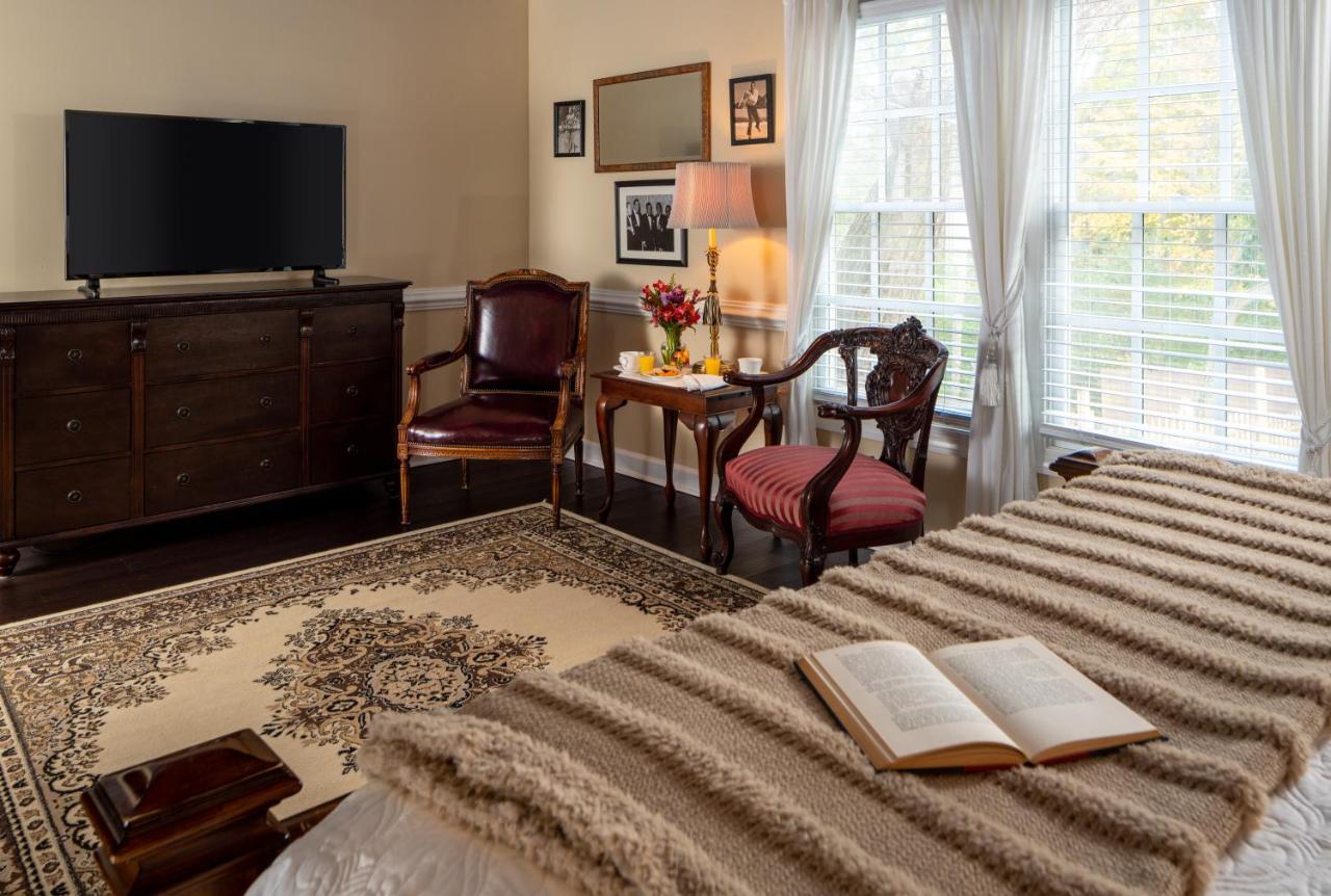 | A Williamsburg White House Inn