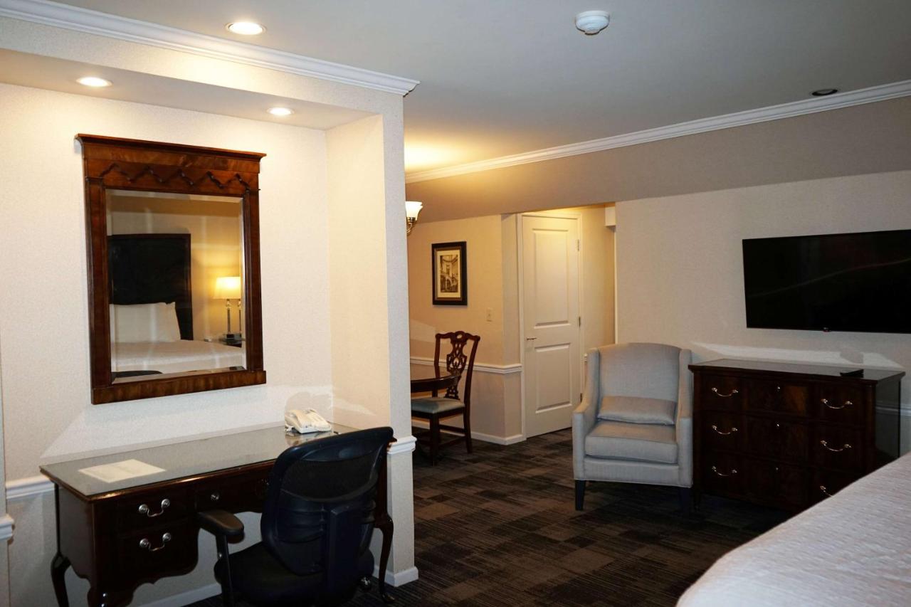 Deluxe King Studio Suite - Non-Smoking at Wingate by Wyndham Bellingham Heritage Inn
