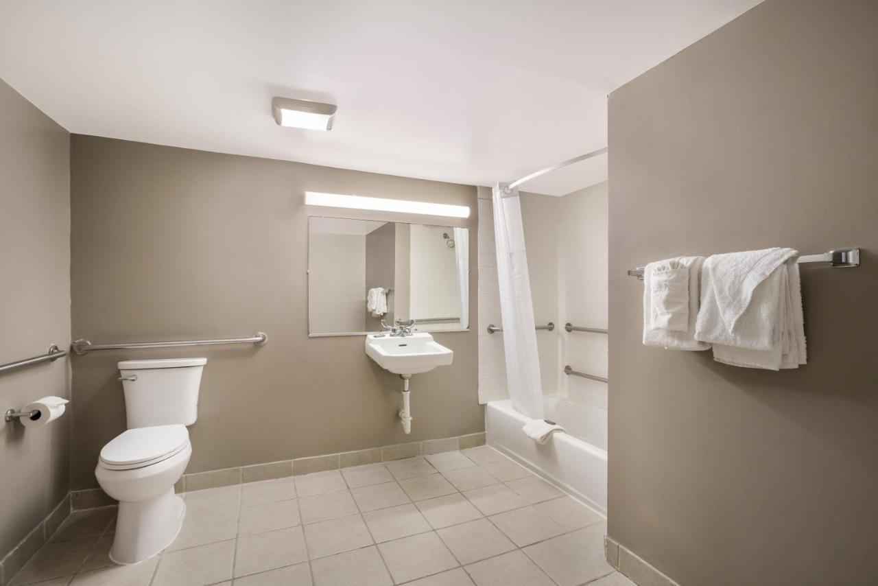 | RED CARPET INN EDISON