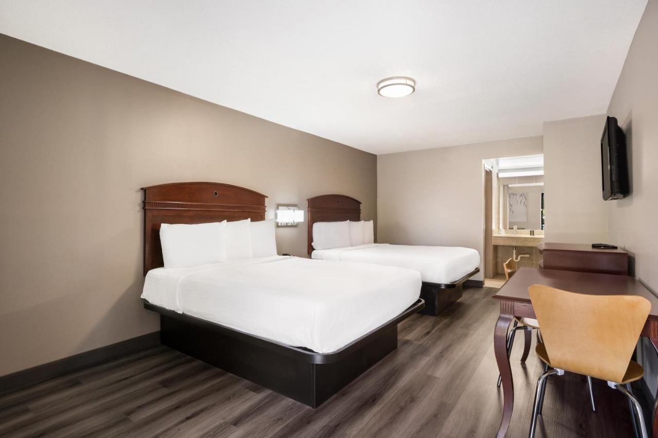 | RED CARPET INN EDISON