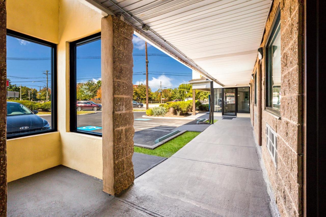 | RED CARPET INN EDISON