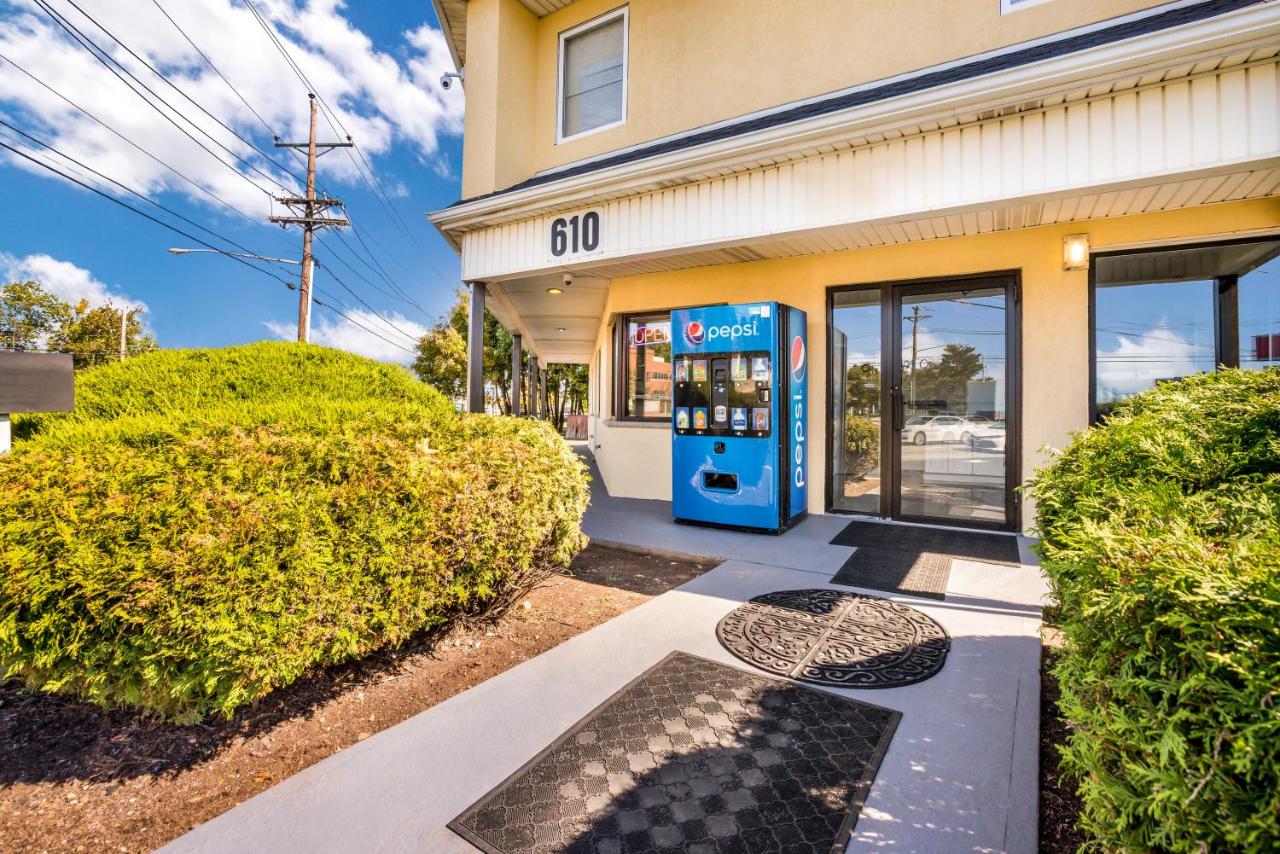 | RED CARPET INN EDISON