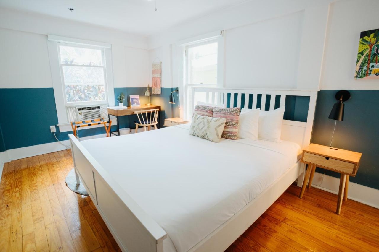 Superior Double Room at Miami River Inn By Renzzi
