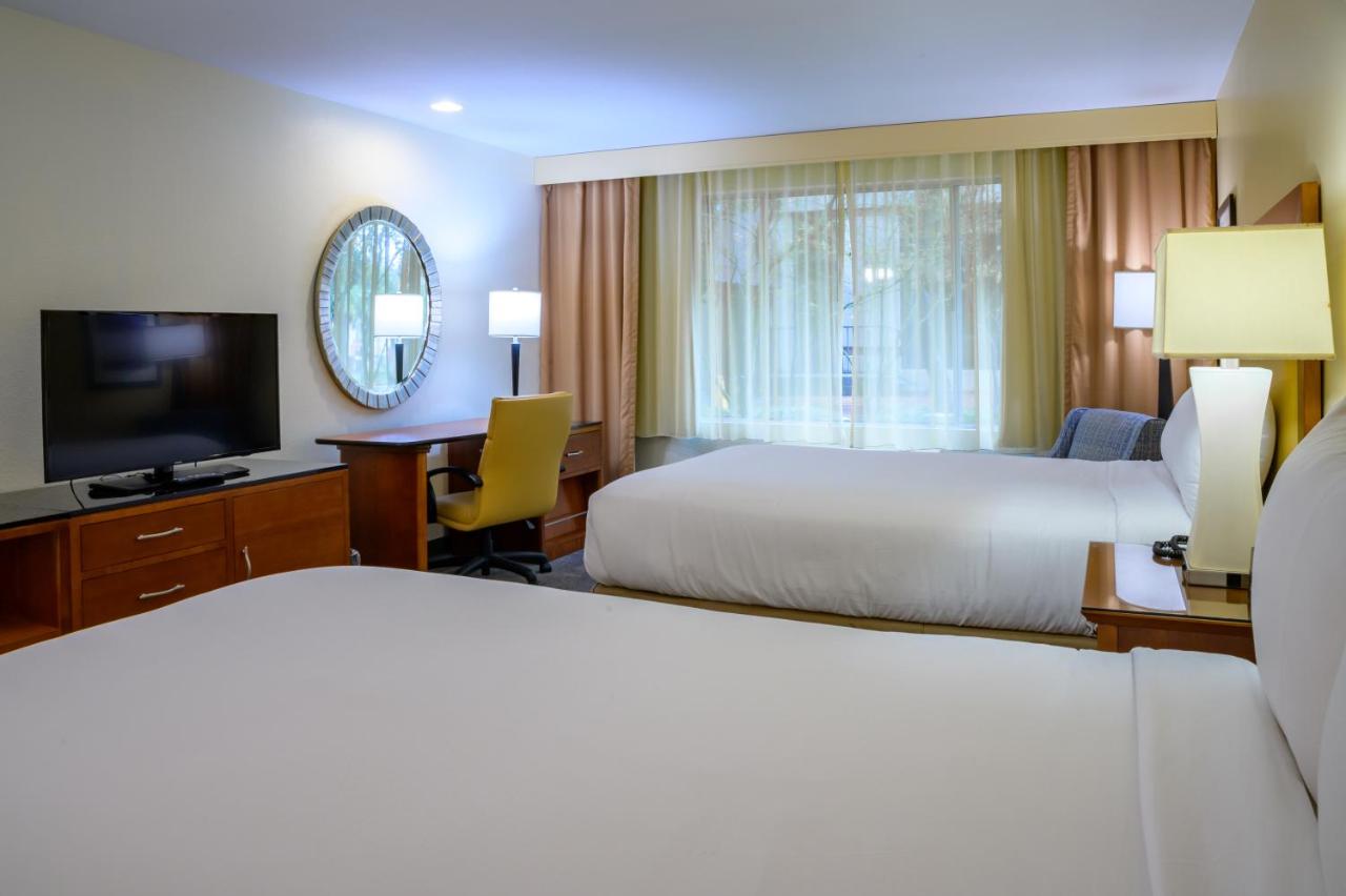 Preferred Double Queens at Airtel Plaza Hotel