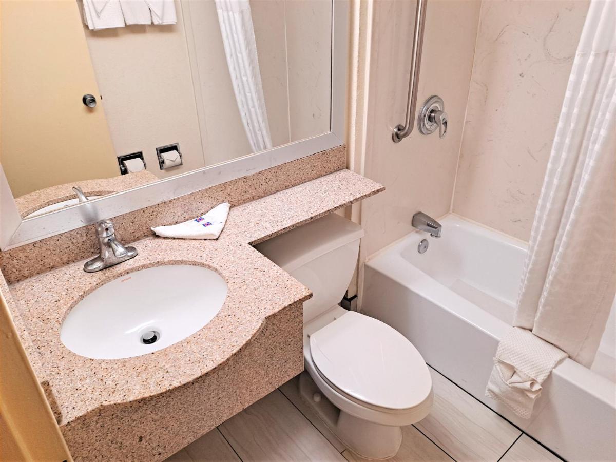 Deluxe King Room - Non-Smoking at Studio 6 Suites Catonsville, Md – Baltimore West
