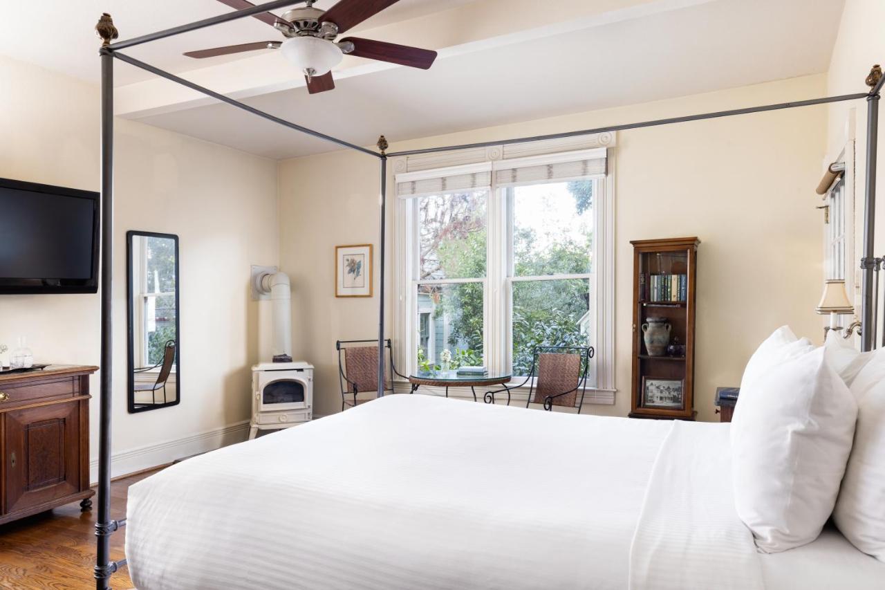 Queen Suite with Spa Bath at Centrella Hotel, A Kirkwood Collection Hotel