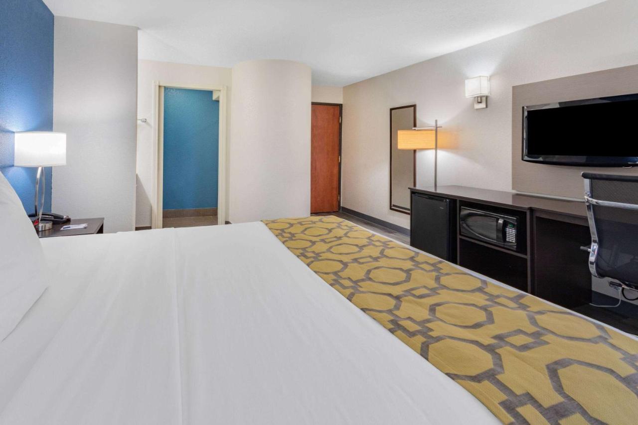 | Baymont by Wyndham Milan