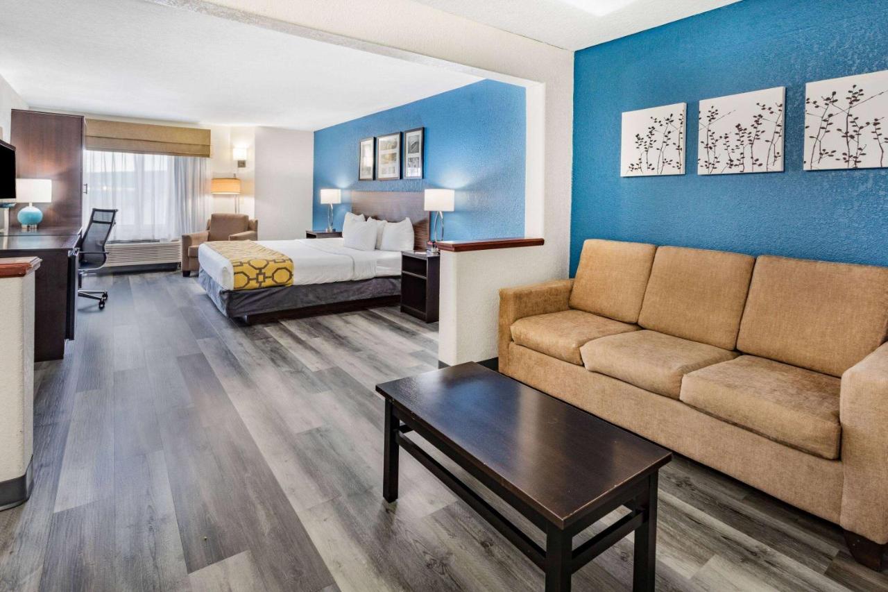 | Baymont by Wyndham Milan