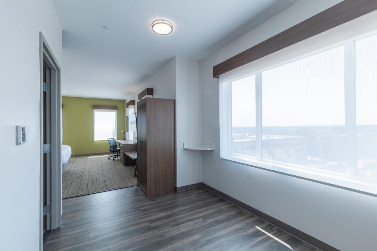 | Holiday Inn Express & Suites - Columbia Downtown, SC - The Vista