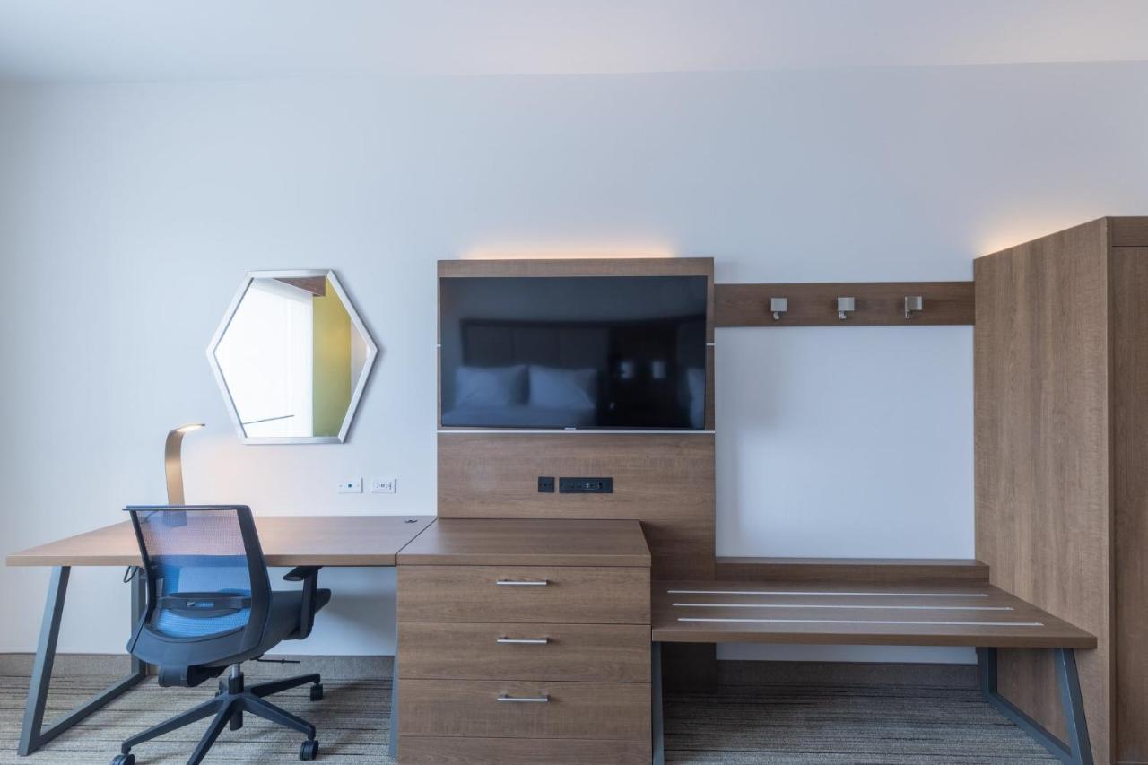 | Holiday Inn Express & Suites - Columbia Downtown, SC - The Vista