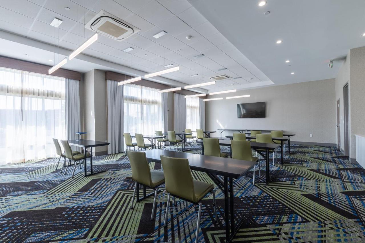 | Holiday Inn Express & Suites - Columbia Downtown, SC - The Vista