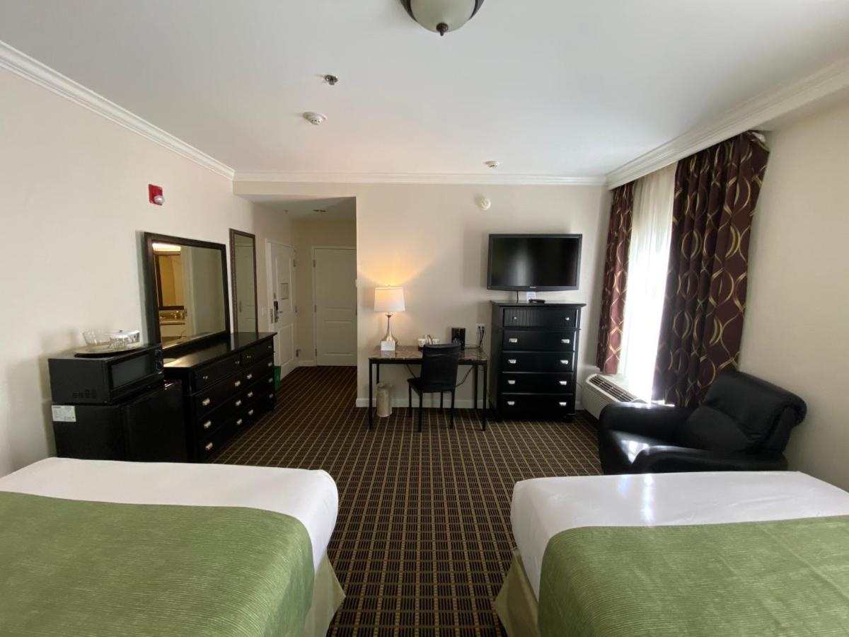 Superior Double Room at The Wilshire Grand Hotel