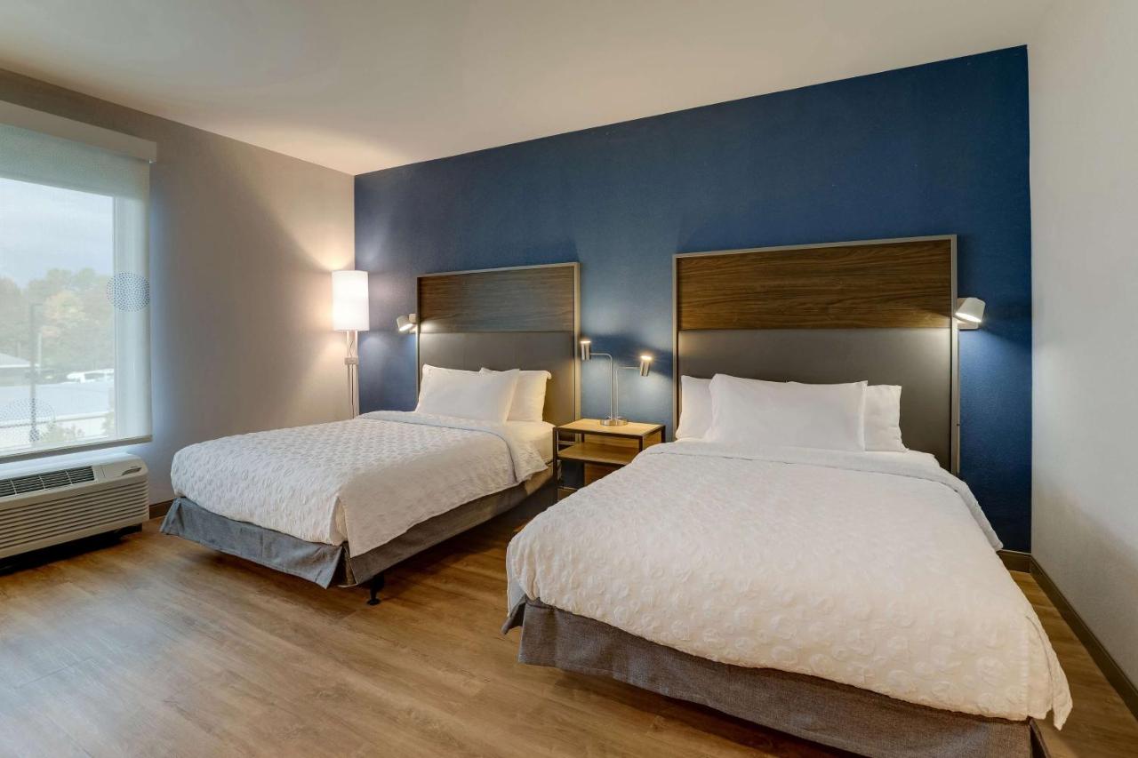 Queen Room with Roll-In Shower - Mobility Accessible at Tru By Hilton Raleigh Garner