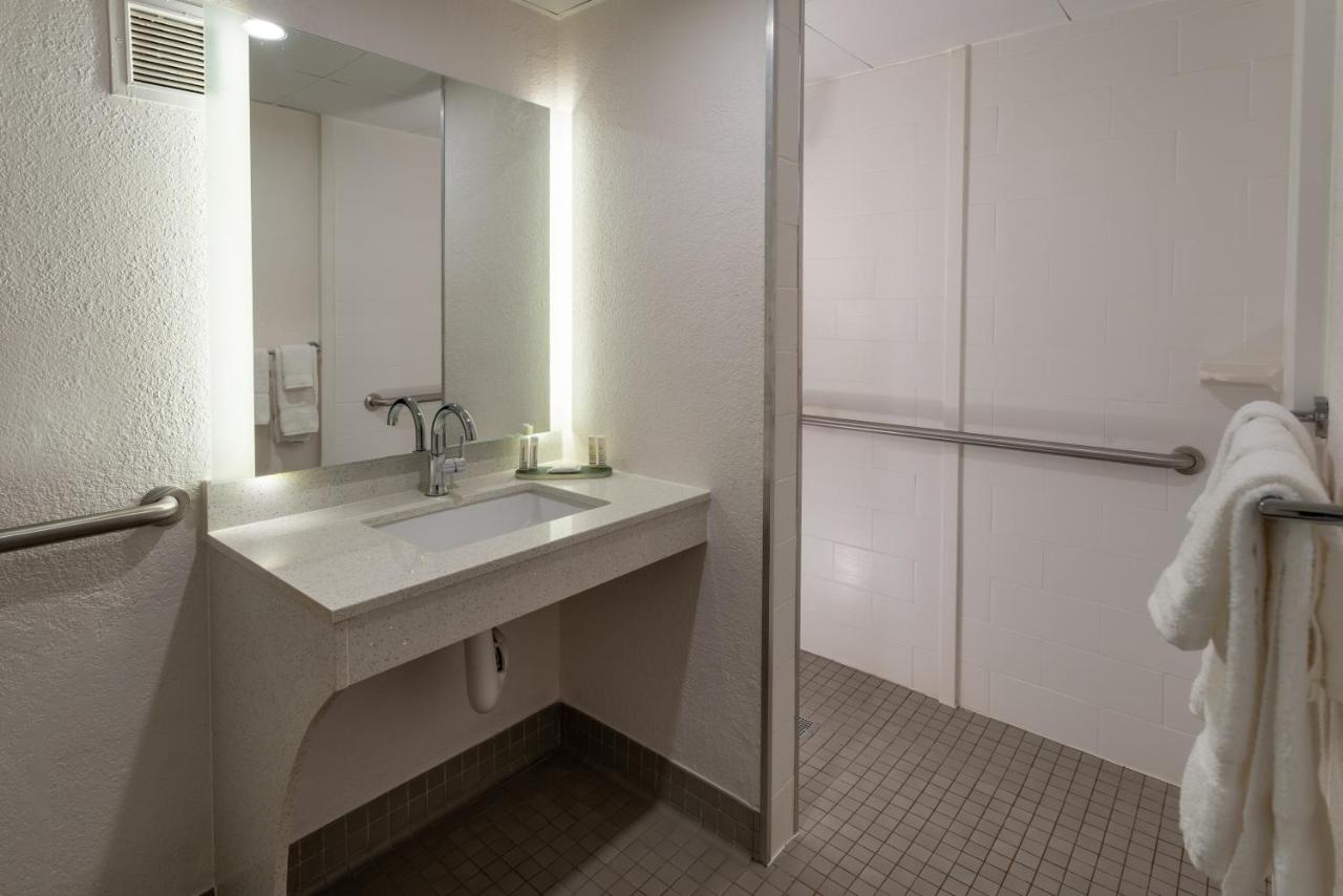1 King Bed, Mobility and Hearing Accessible Room, Roll-In Shower, Non-Smoking at Baymont by Wyndham White Plains - Elmsford