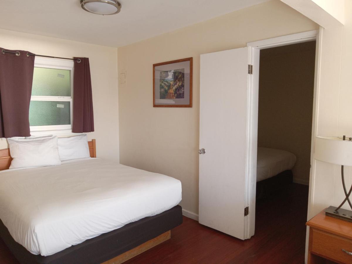 | Blue Coast Inn & Suites