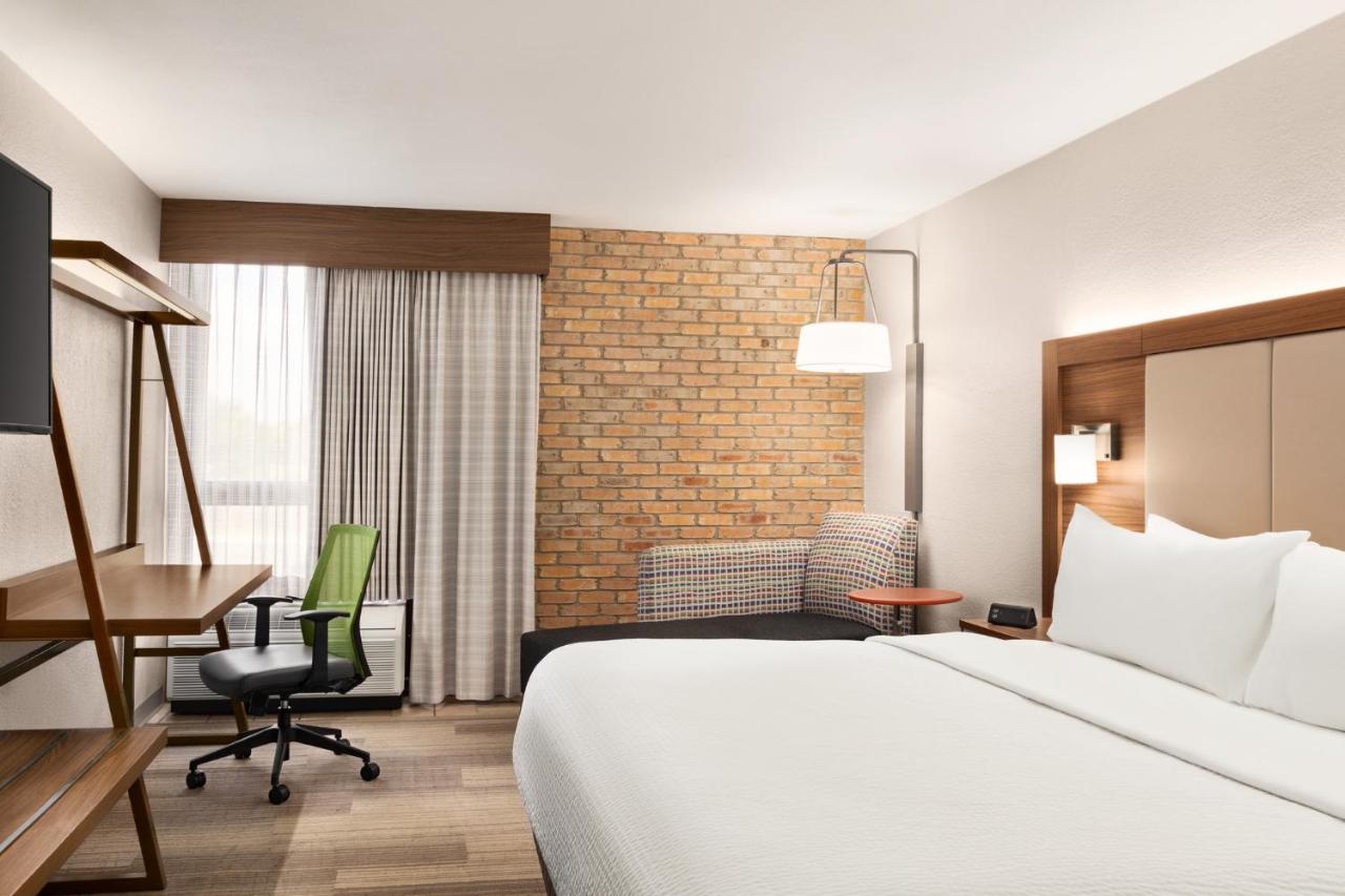 King Room with Hearing Accessible Tub - Non-Smoking at Holiday Inn Express San Antonio-Airport by IHG