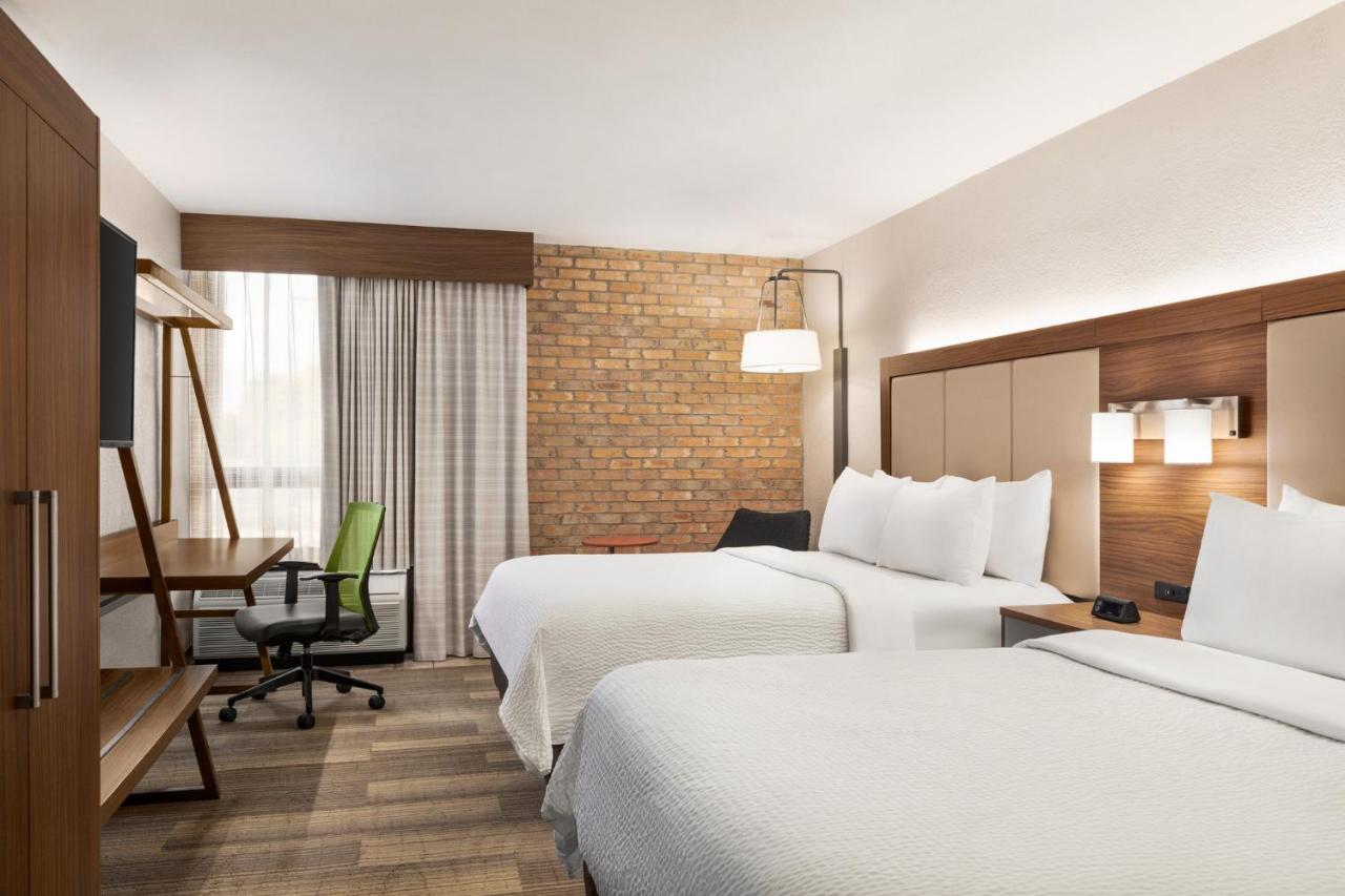 Queen Room with Hearing Accessible Roll In Shower - Non-Smoking at Holiday Inn Express San Antonio-Airport by IHG